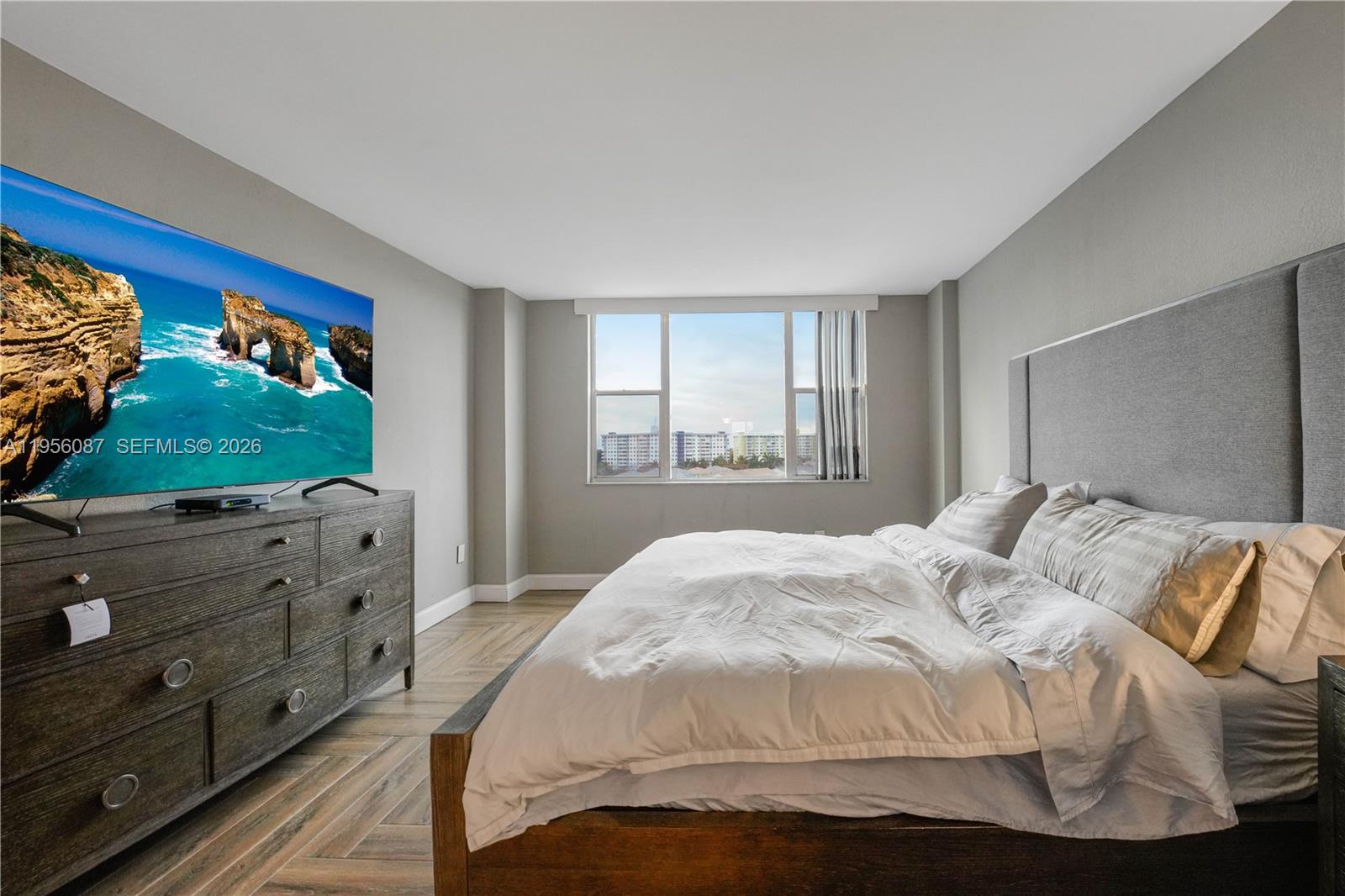 HILLCREST EAST NO 27 COND - Residential