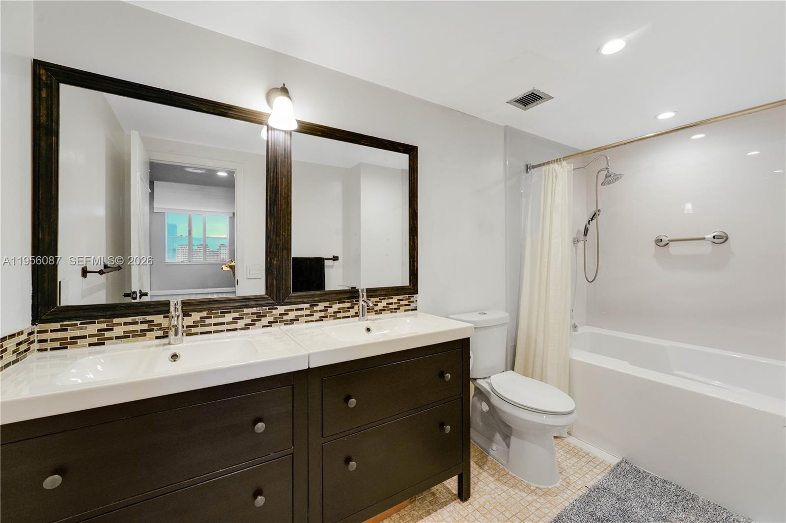 HILLCREST EAST NO 27 COND - Residential