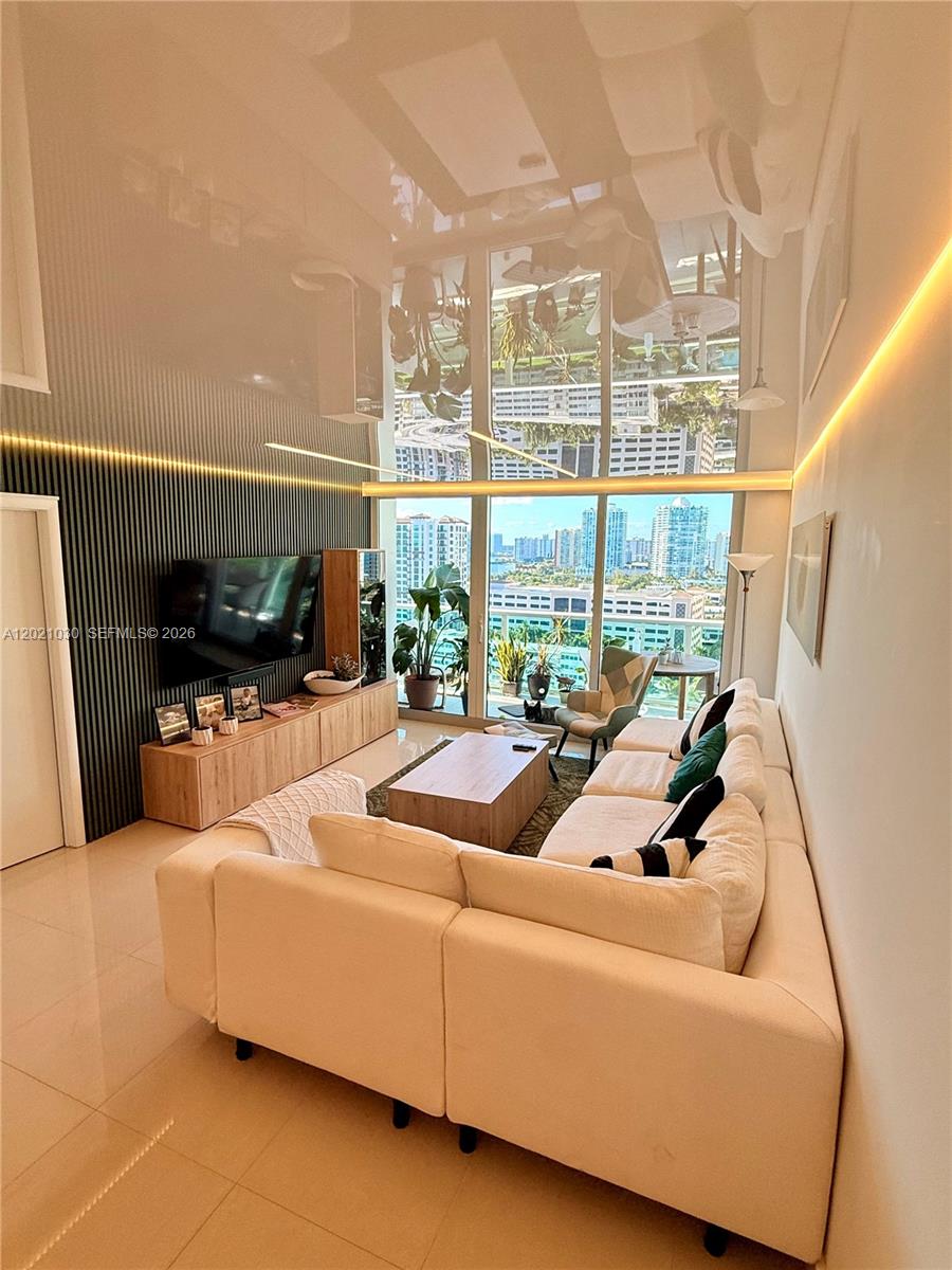 Properties 3 100 Bayview Dr 1729