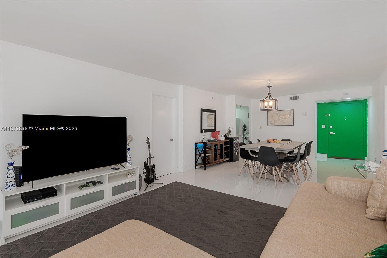 6039 Collins Ave 307