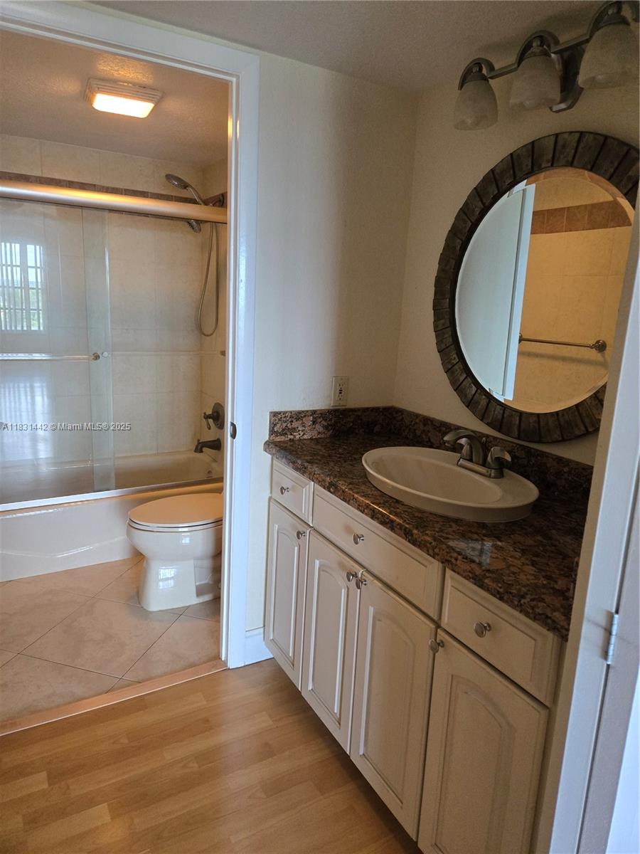 COUNTRY CLUB TOWER COROF - Residential Lease