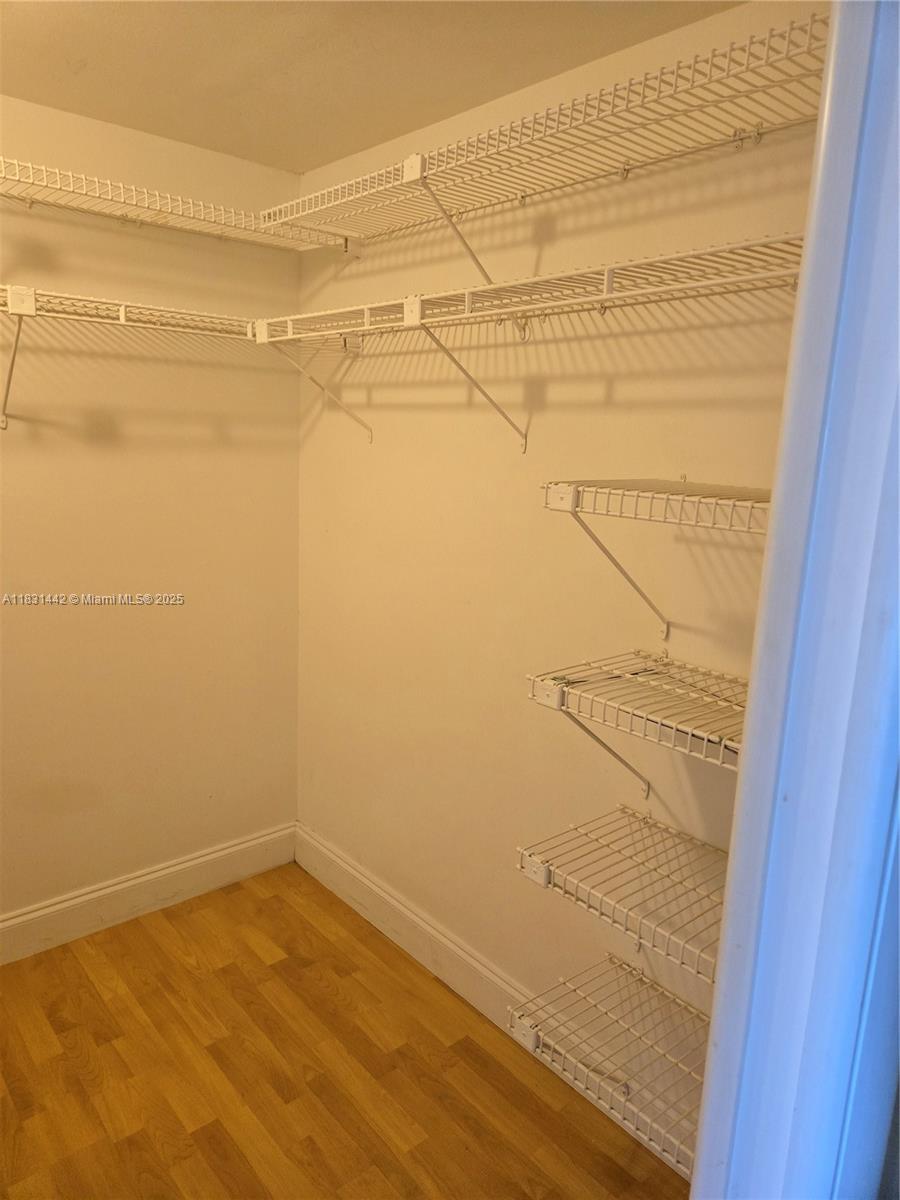 COUNTRY CLUB TOWER COROF - Residential Lease