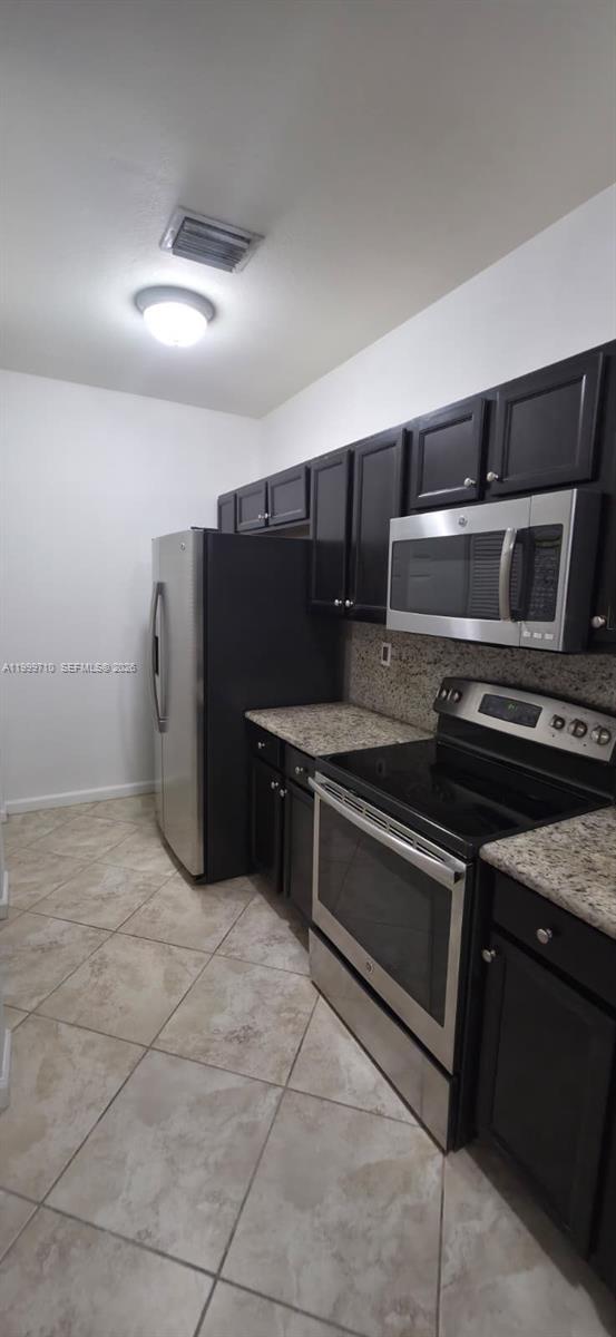 KENDALL COMMONS RESIDENTI - Residential Lease