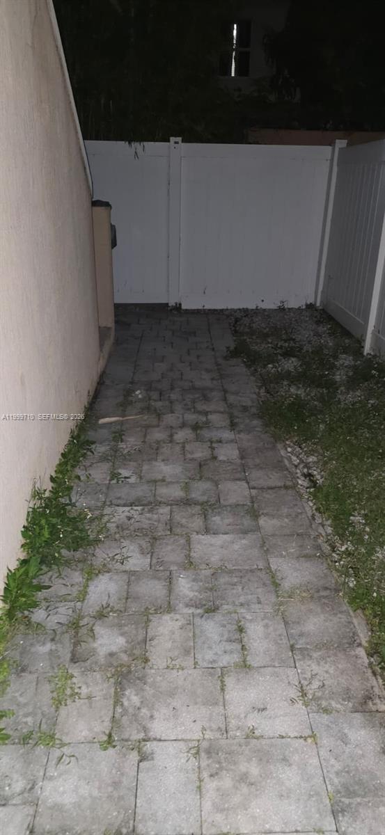 KENDALL COMMONS RESIDENTI - Residential Lease