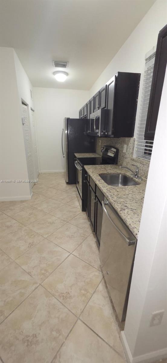 KENDALL COMMONS RESIDENTI - Residential Lease