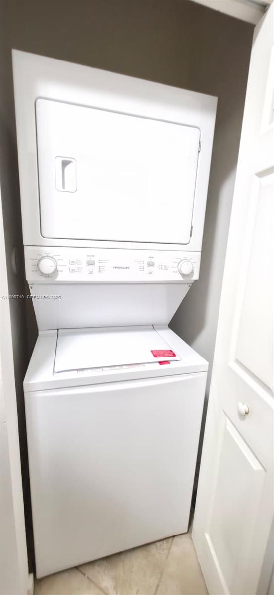 KENDALL COMMONS RESIDENTI - Residential Lease