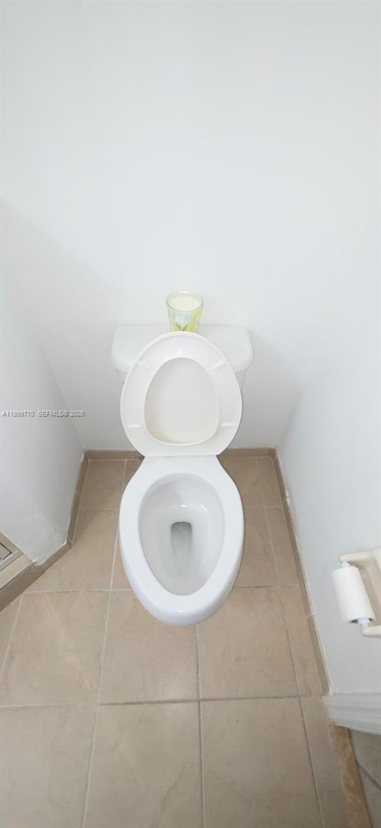 KENDALL COMMONS RESIDENTI - Residential Lease