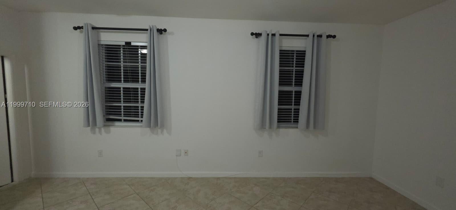 KENDALL COMMONS RESIDENTI - Residential Lease