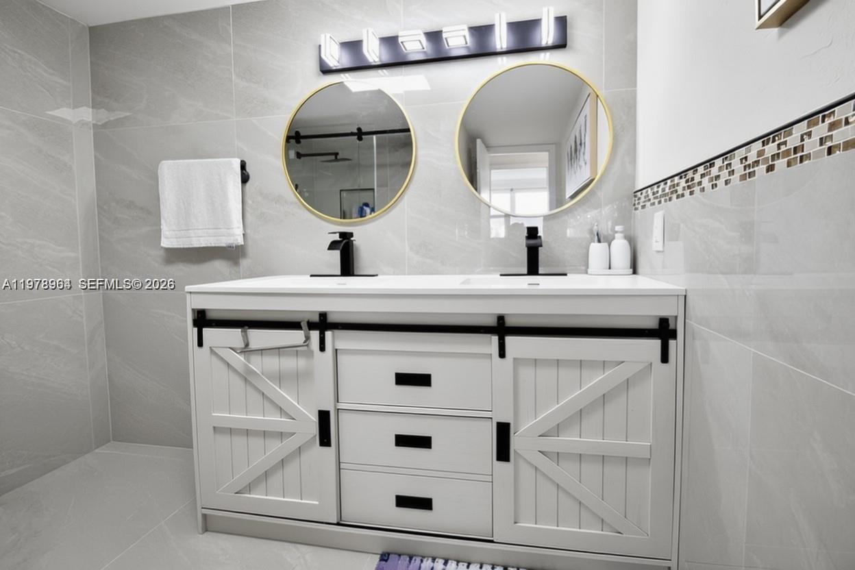 GOLDEN SAILS CONDO - Residential