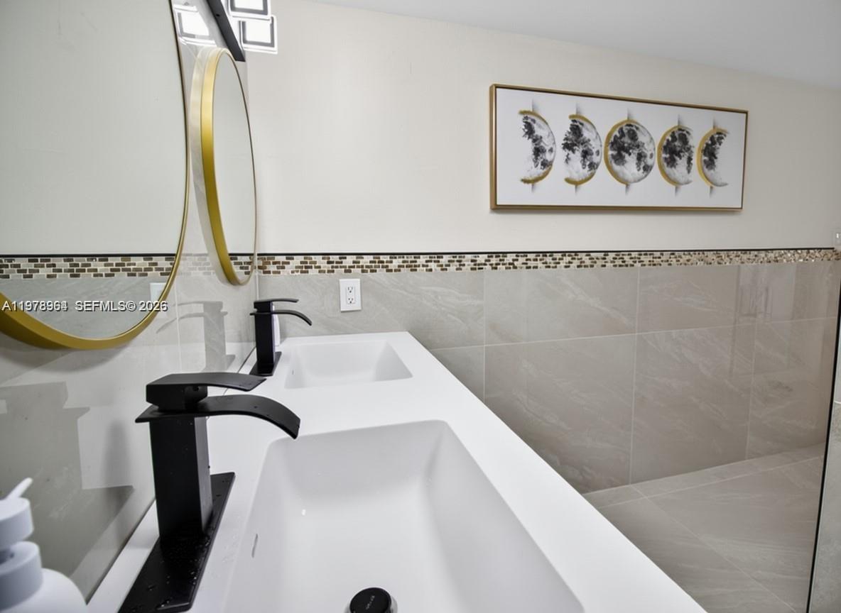 GOLDEN SAILS CONDO - Residential