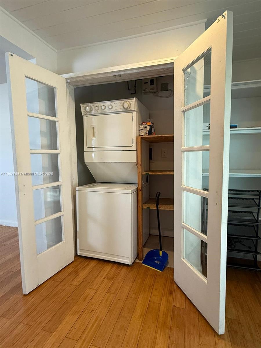 UNIVERSITY MNR - Residential