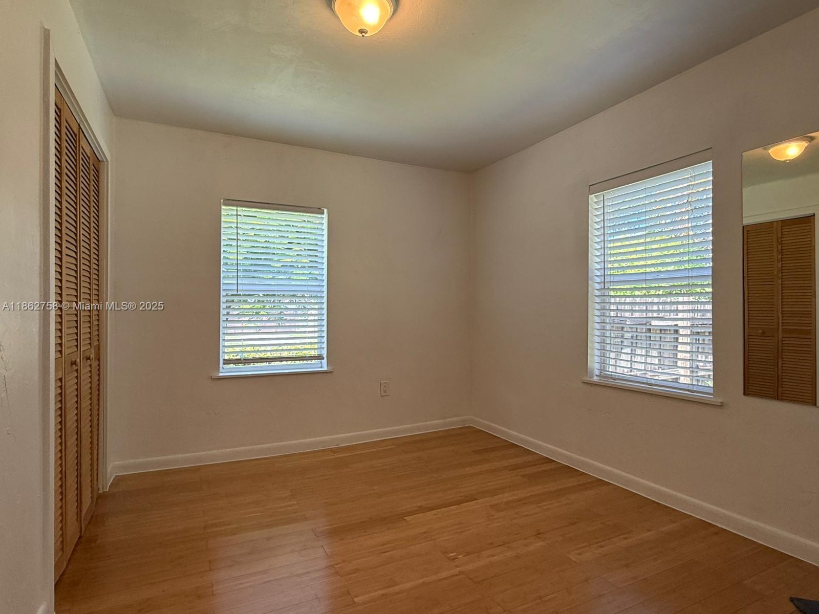 UNIVERSITY MNR - Residential