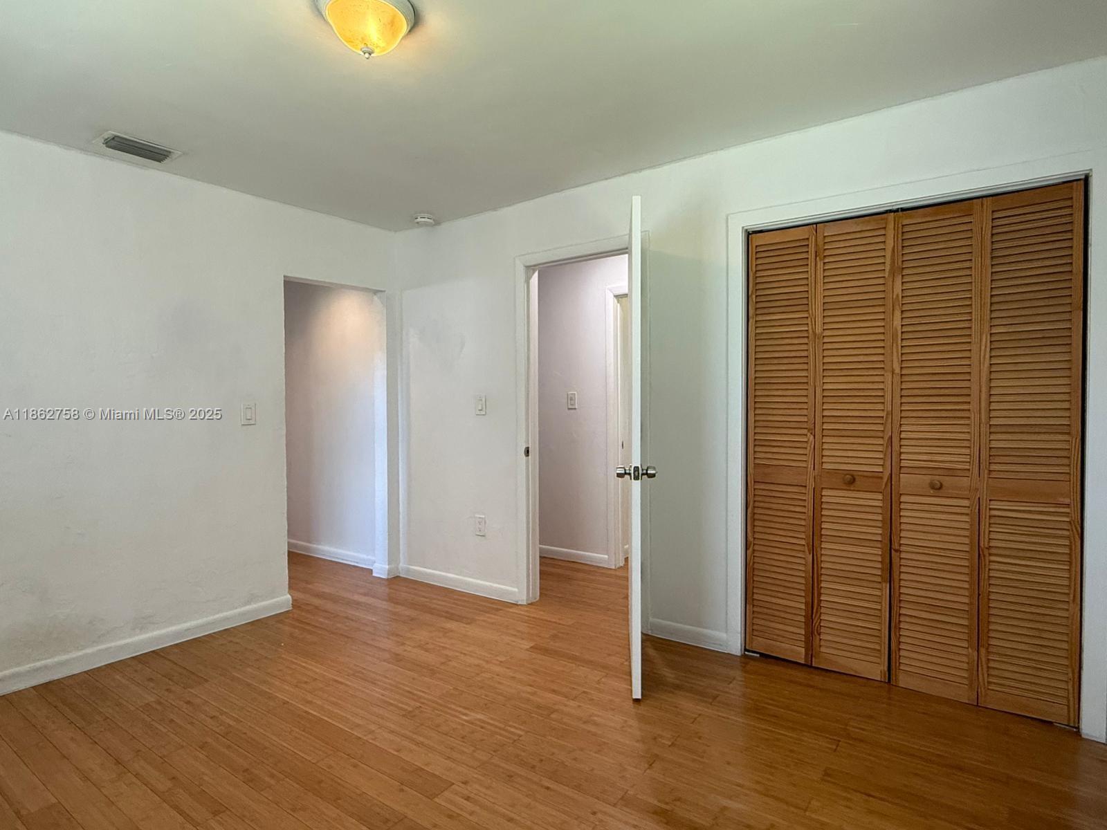 UNIVERSITY MNR - Residential