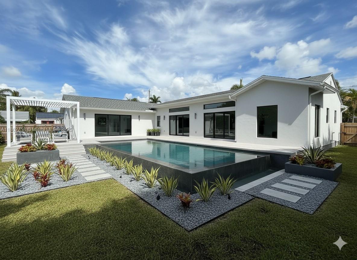 UNIVERSITY MNR - Residential