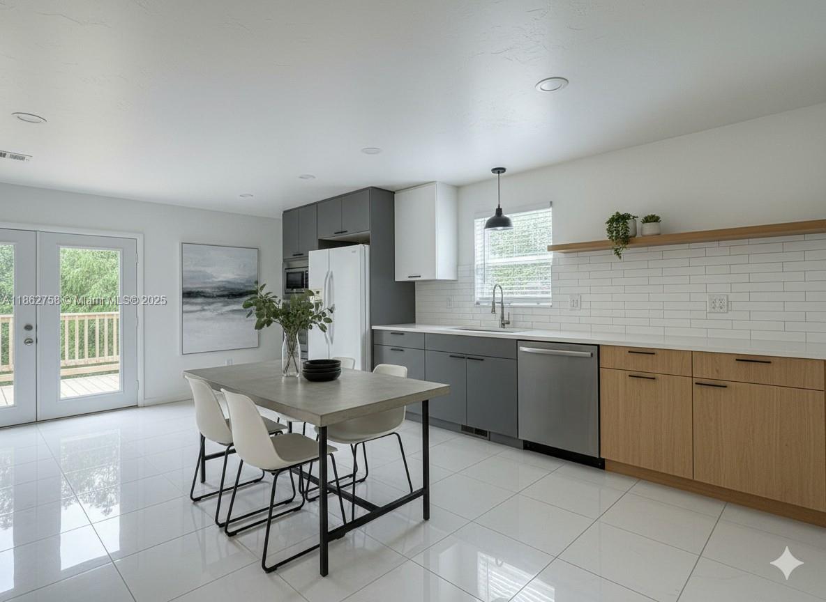 UNIVERSITY MNR - Residential