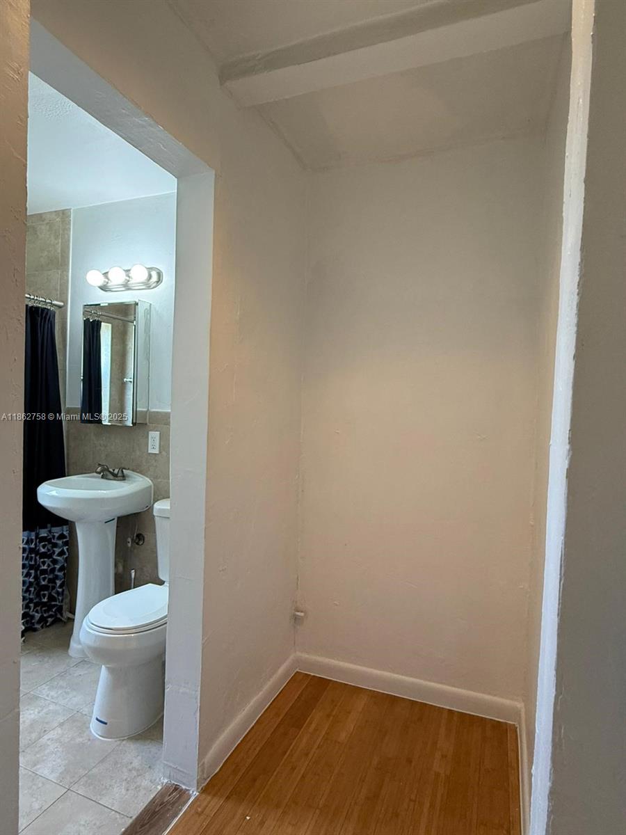 UNIVERSITY MNR - Residential