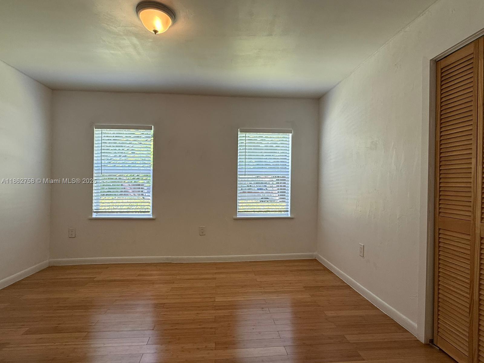 UNIVERSITY MNR - Residential