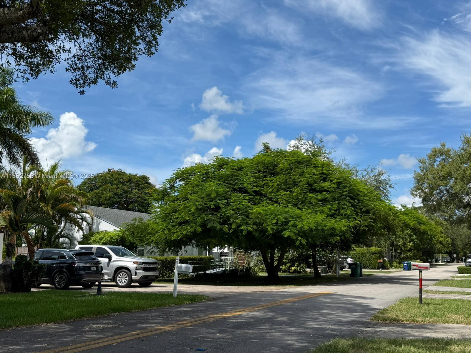 UNIVERSITY MNR - Residential