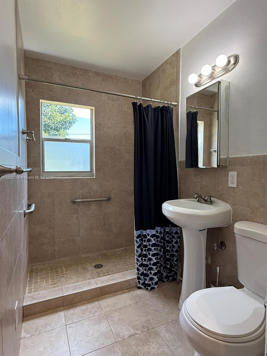 UNIVERSITY MNR - Residential