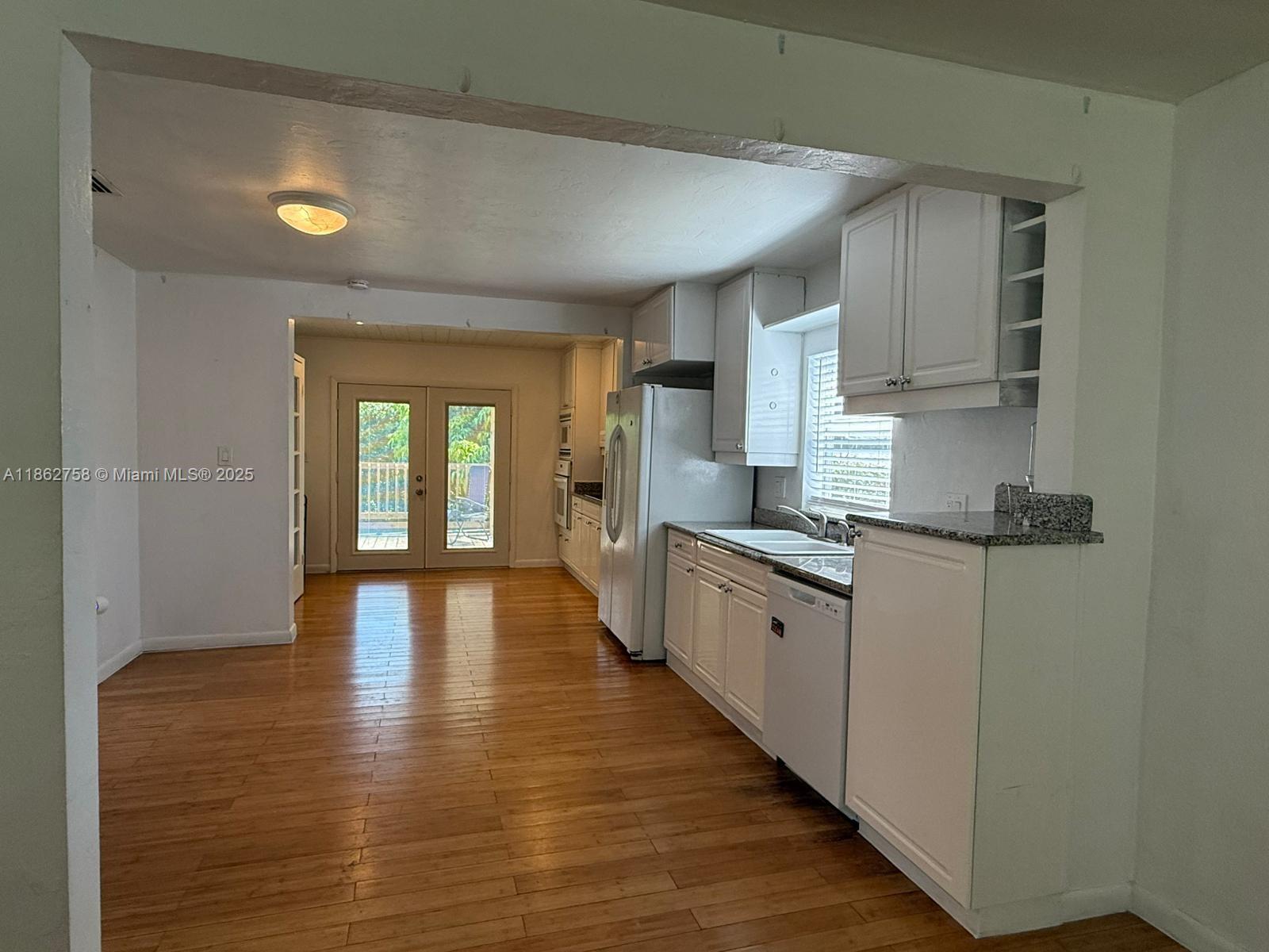 UNIVERSITY MNR - Residential