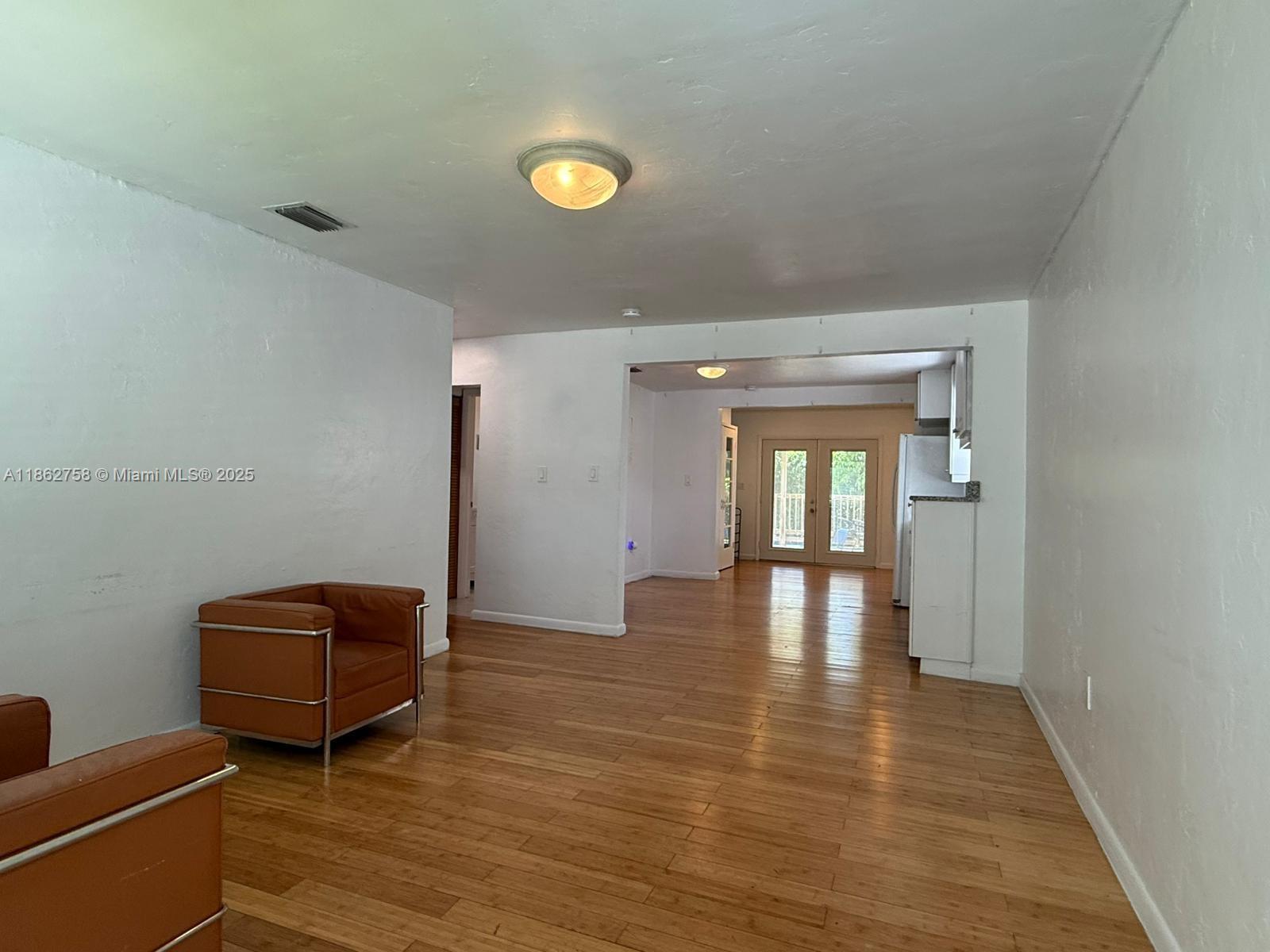 UNIVERSITY MNR - Residential