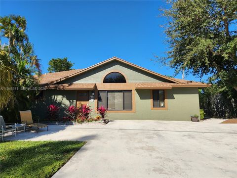 825 Dogwood Dr Delray Beach FL 33483