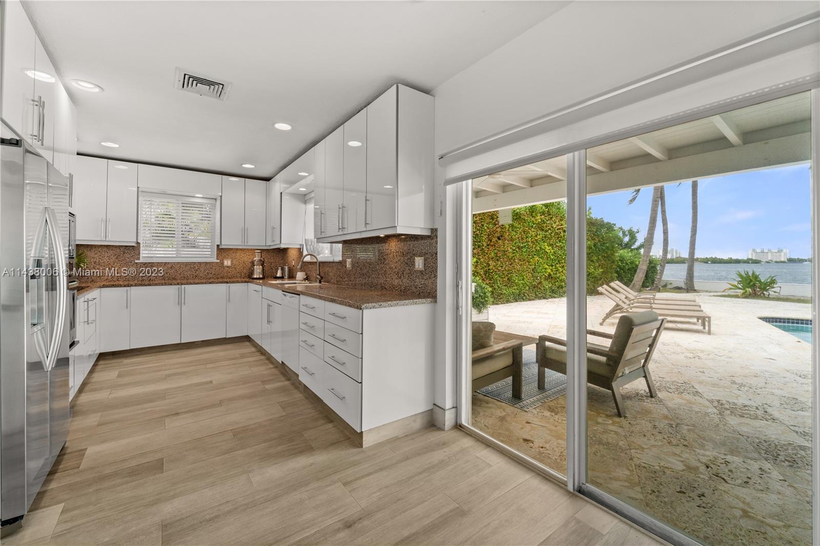 BELLE MEADE ISLAND - Residential