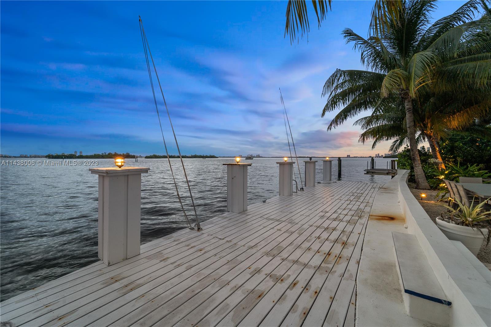 BELLE MEADE ISLAND - Residential