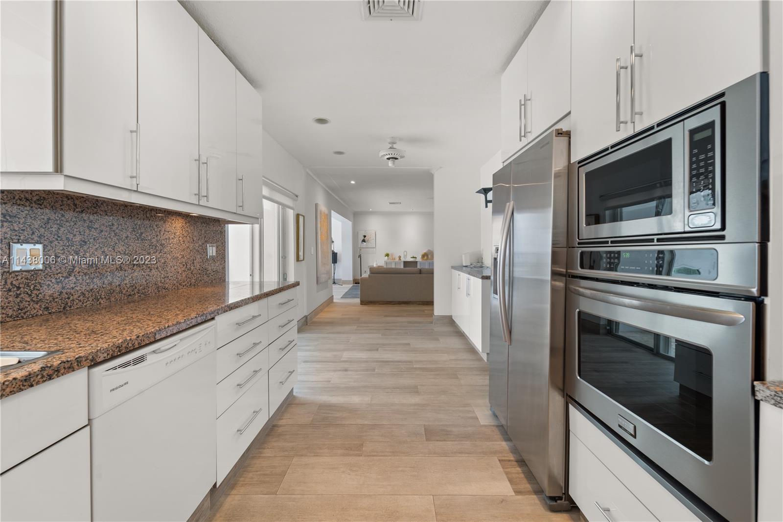 BELLE MEADE ISLAND - Residential