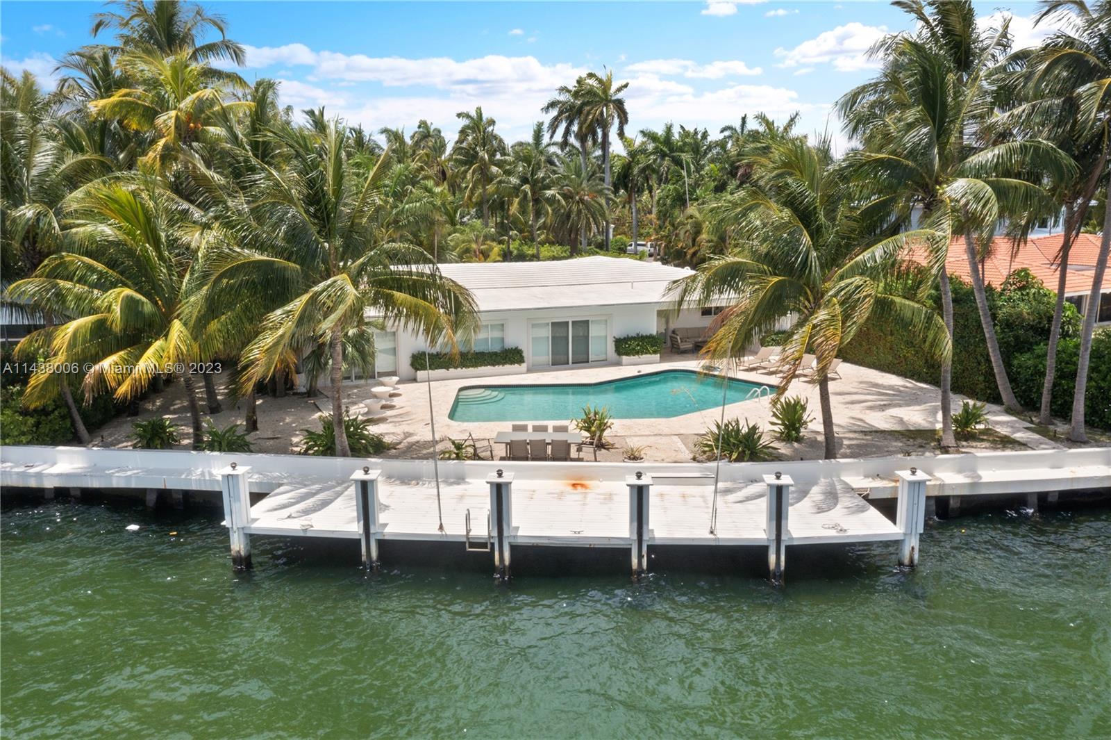 BELLE MEADE ISLAND - Residential