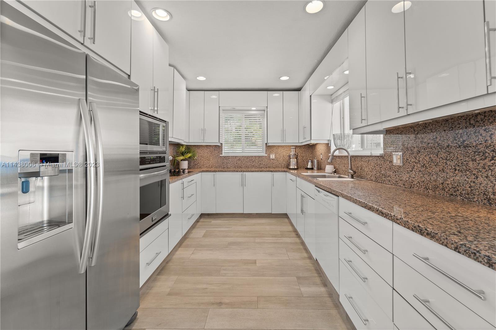 BELLE MEADE ISLAND - Residential