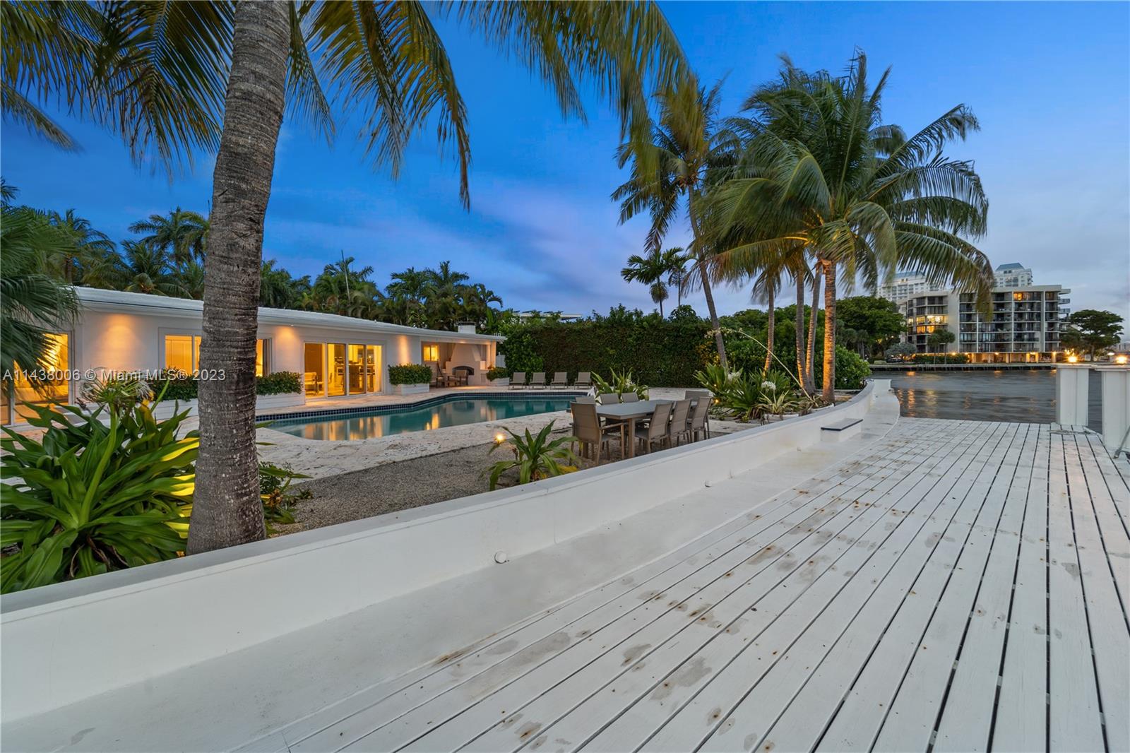 BELLE MEADE ISLAND - Residential