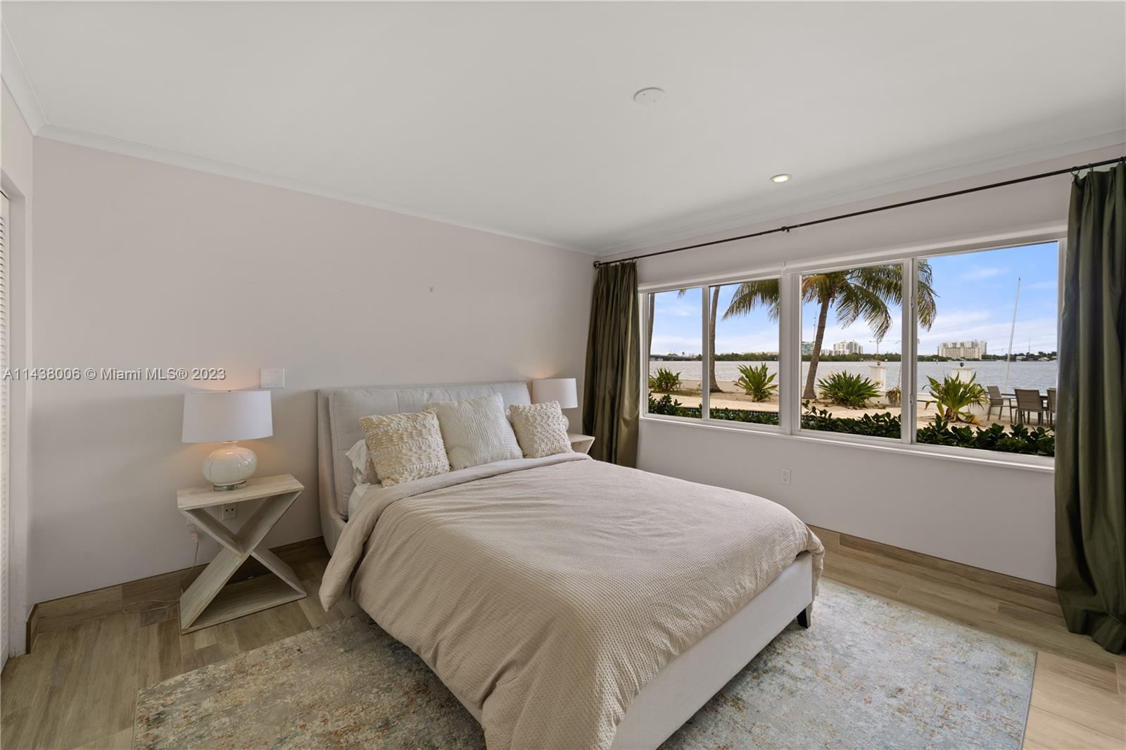 BELLE MEADE ISLAND - Residential