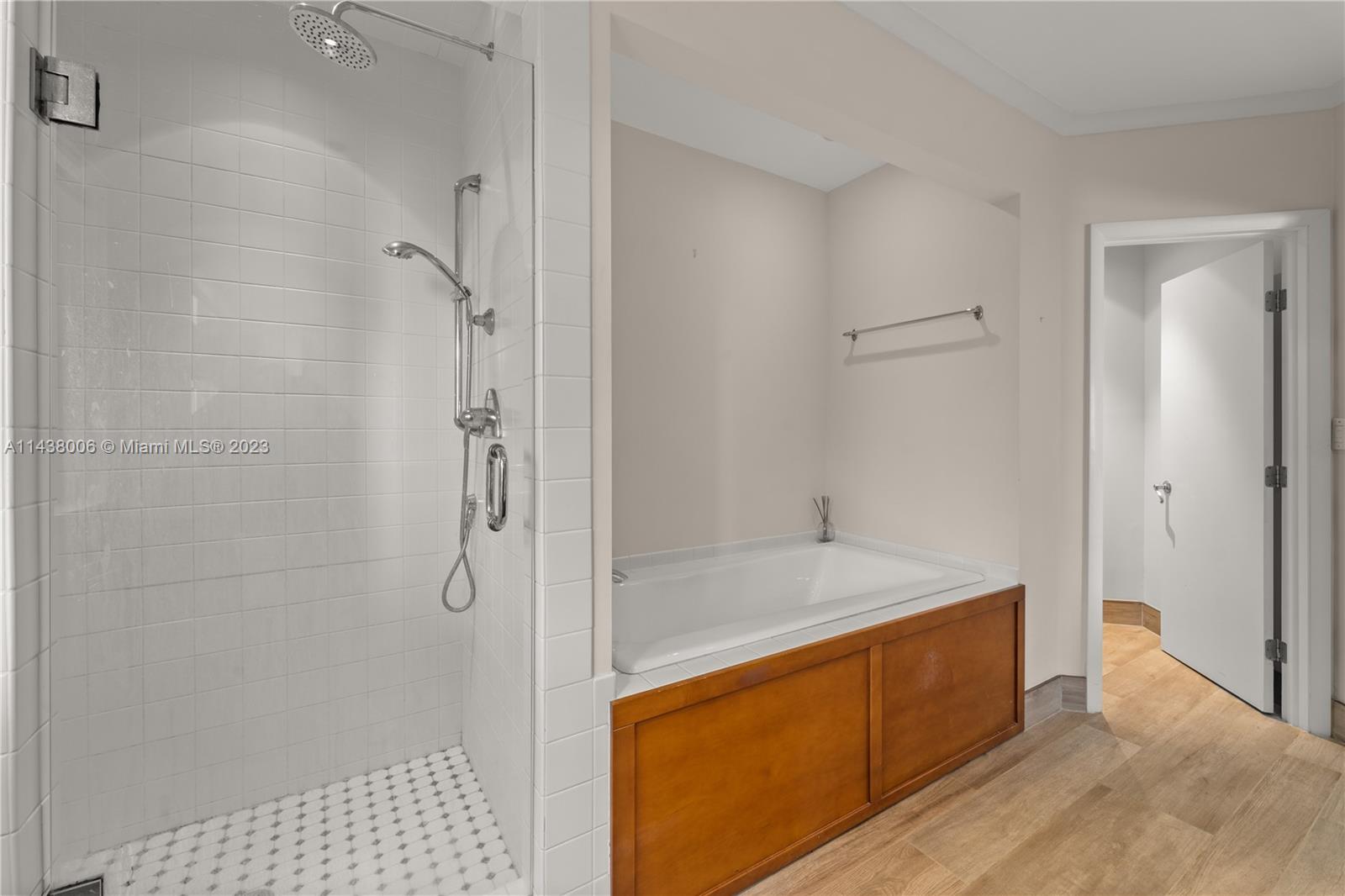 BELLE MEADE ISLAND - Residential