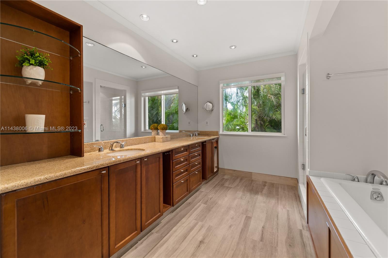 BELLE MEADE ISLAND - Residential