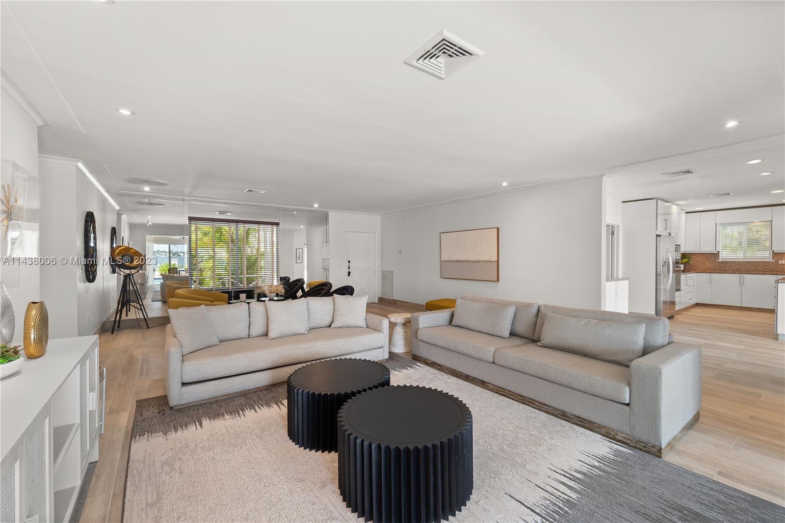 BELLE MEADE ISLAND - Residential