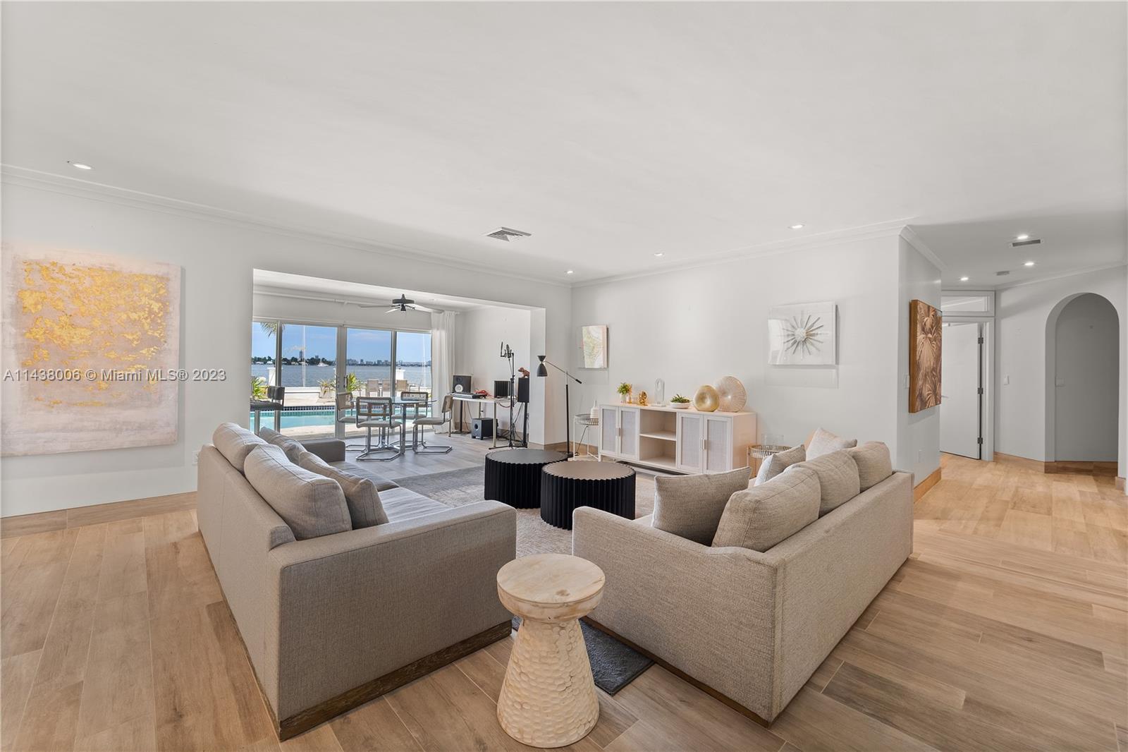 BELLE MEADE ISLAND - Residential