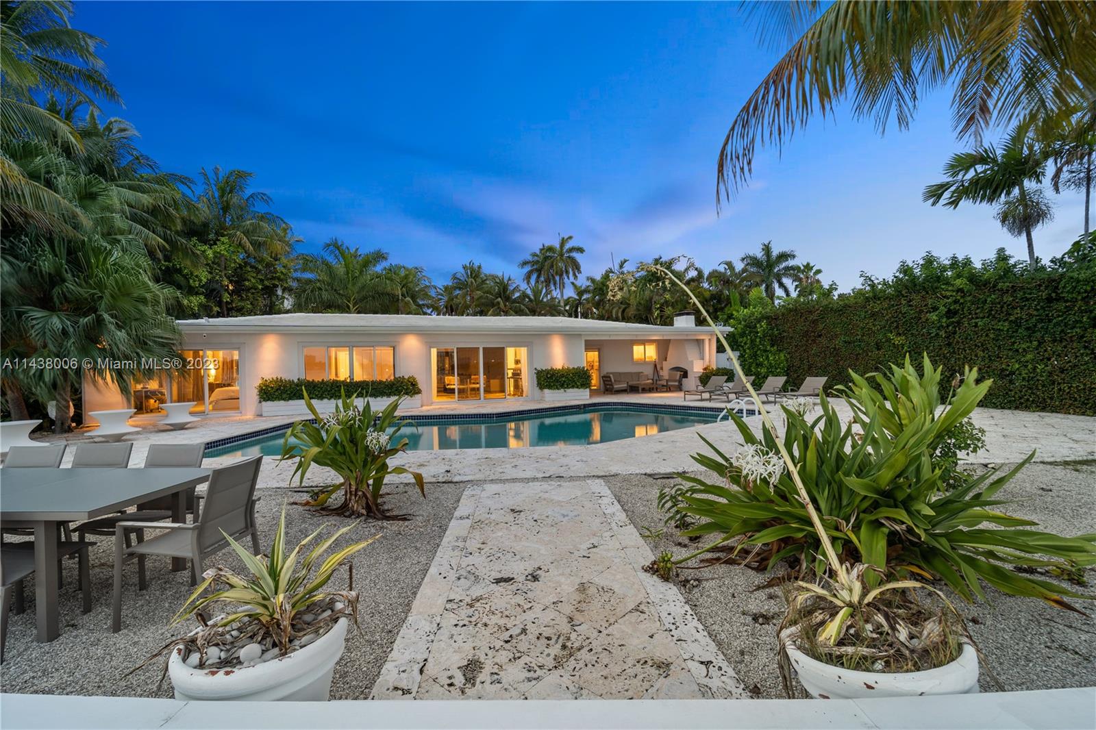 BELLE MEADE ISLAND - Residential