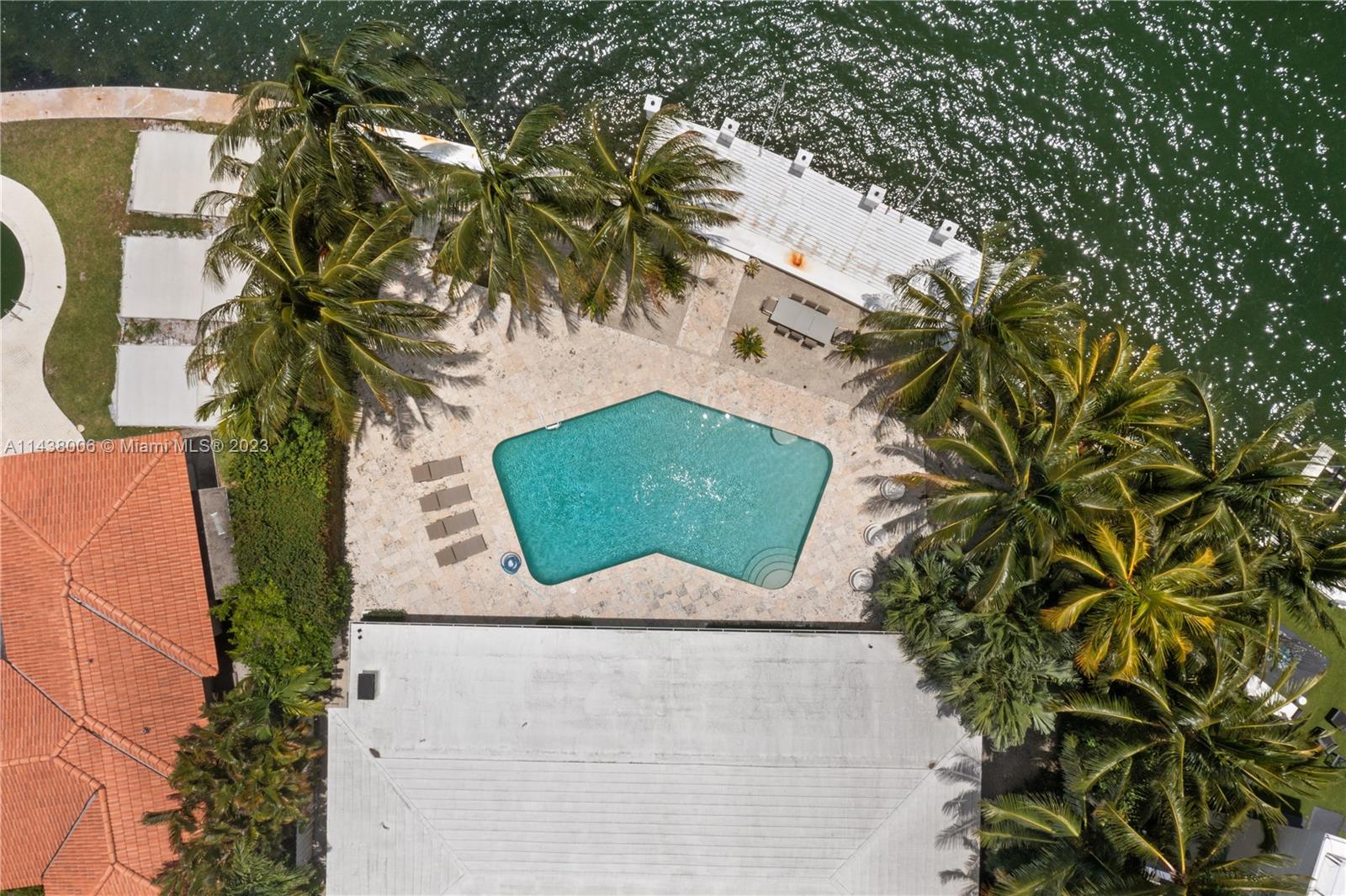 BELLE MEADE ISLAND - Residential