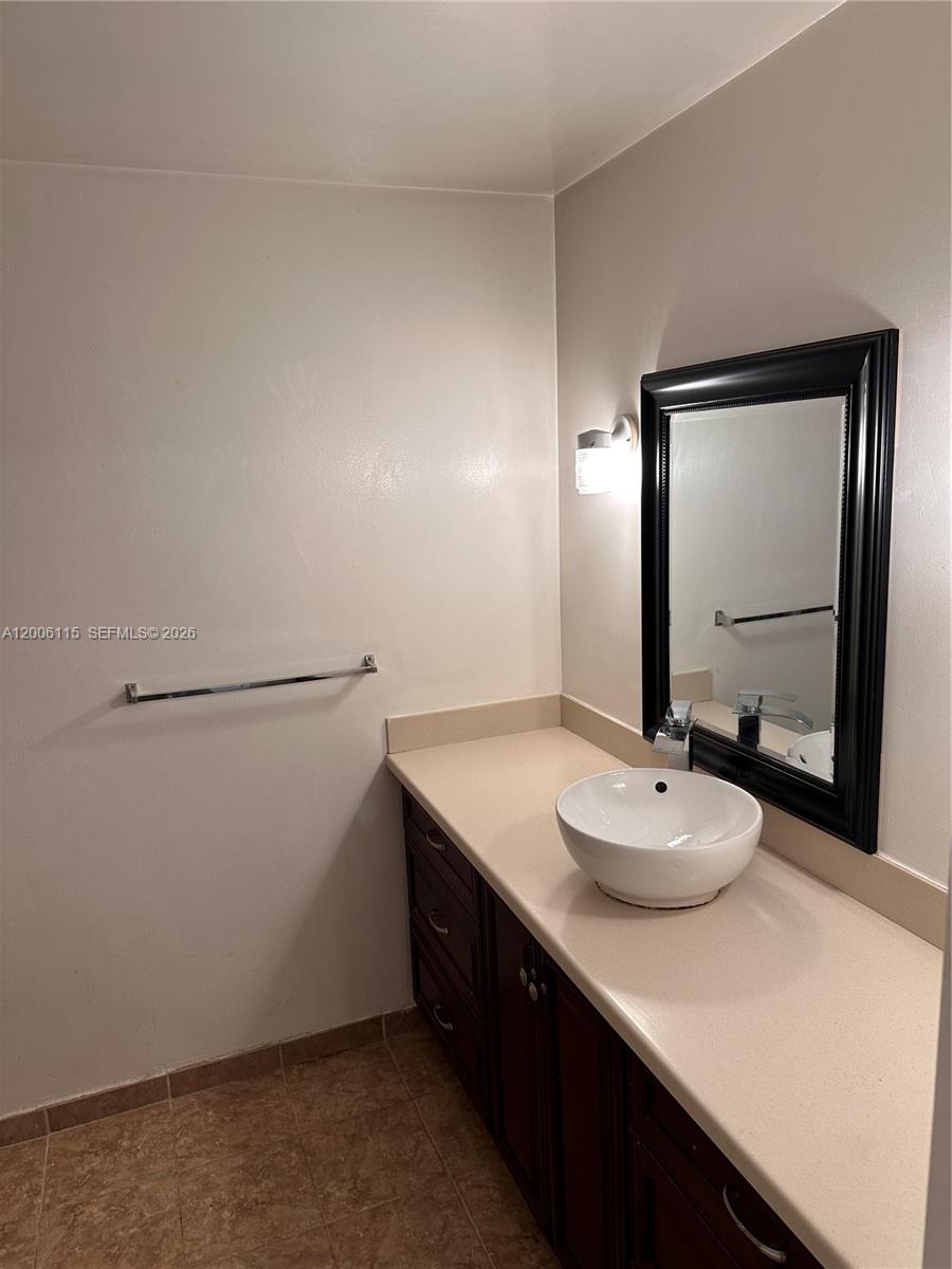LAKE & TENNIS VILLAS PH 1 - Residential Lease