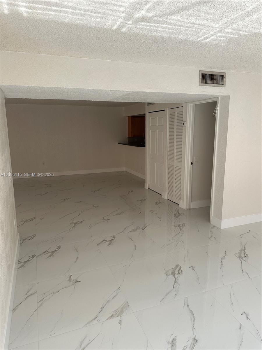 LAKE & TENNIS VILLAS PH 1 - Residential Lease