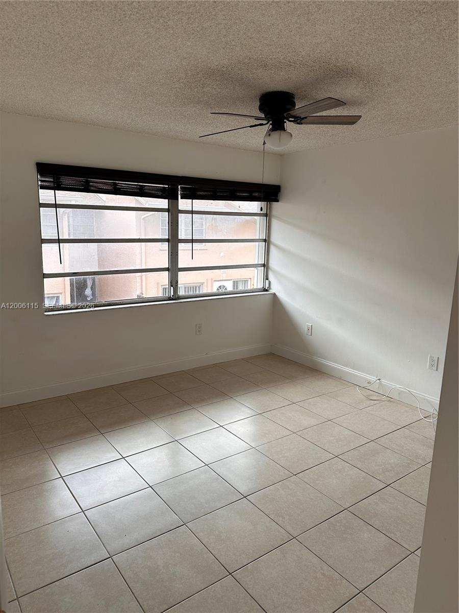 LAKE & TENNIS VILLAS PH 1 - Residential Lease