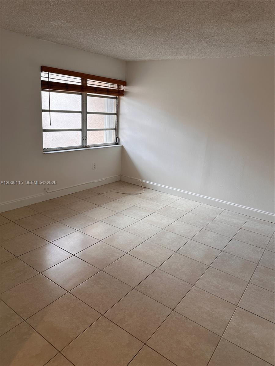 LAKE & TENNIS VILLAS PH 1 - Residential Lease
