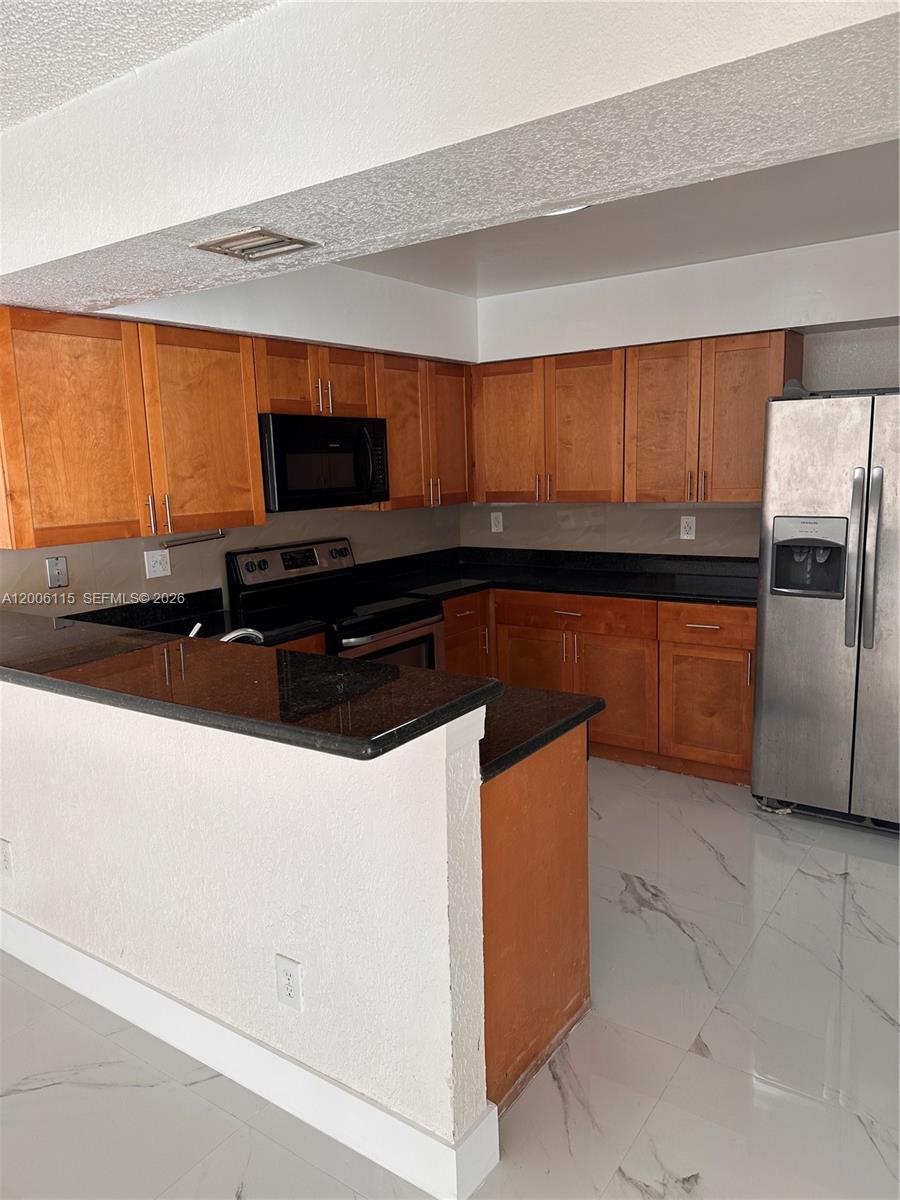 LAKE & TENNIS VILLAS PH 1 - Residential Lease