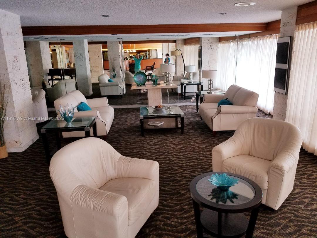 WINSTON TOWERS 500 CONDO - Residential