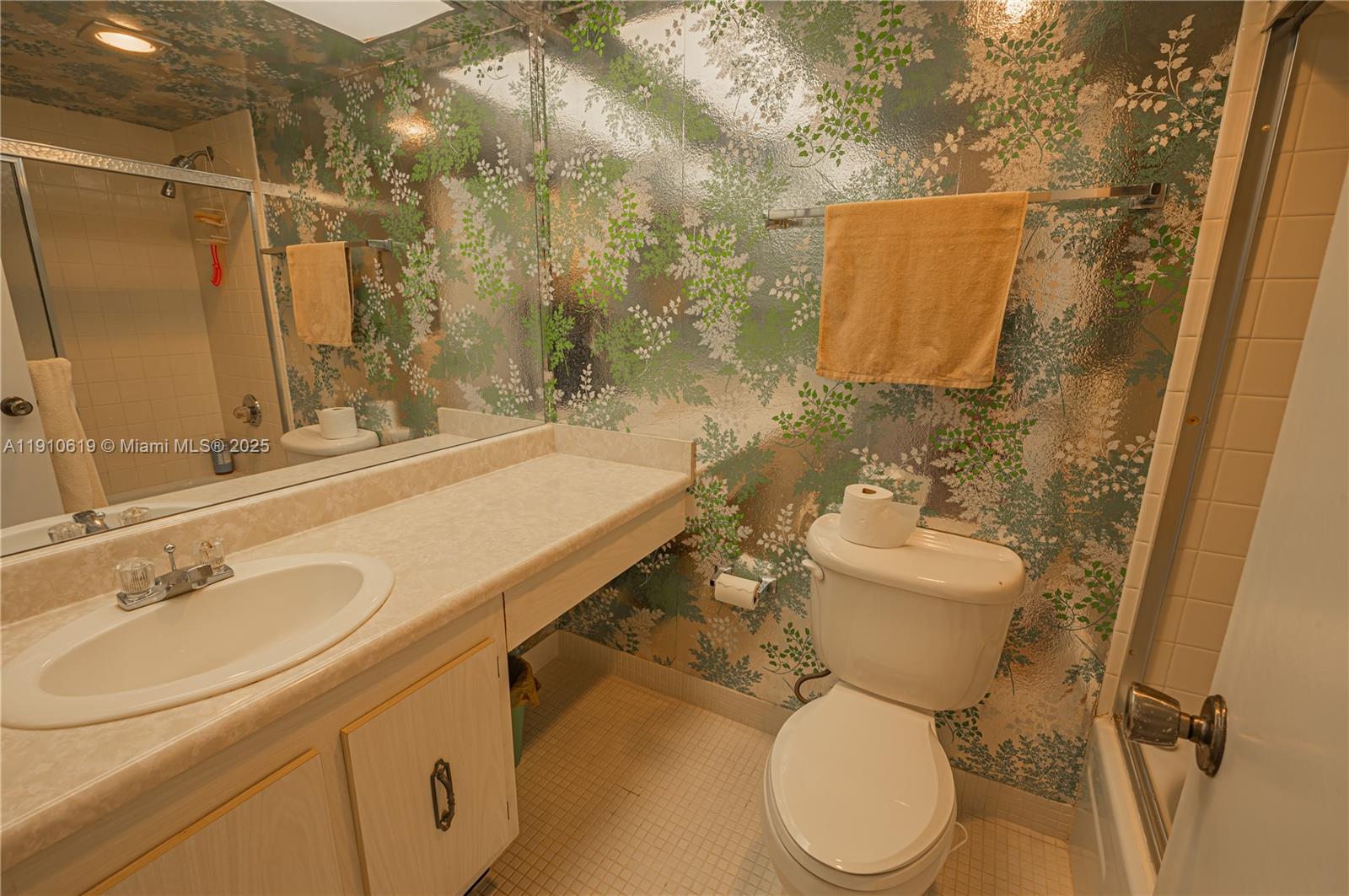 WINSTON TOWERS 500 CONDO - Residential