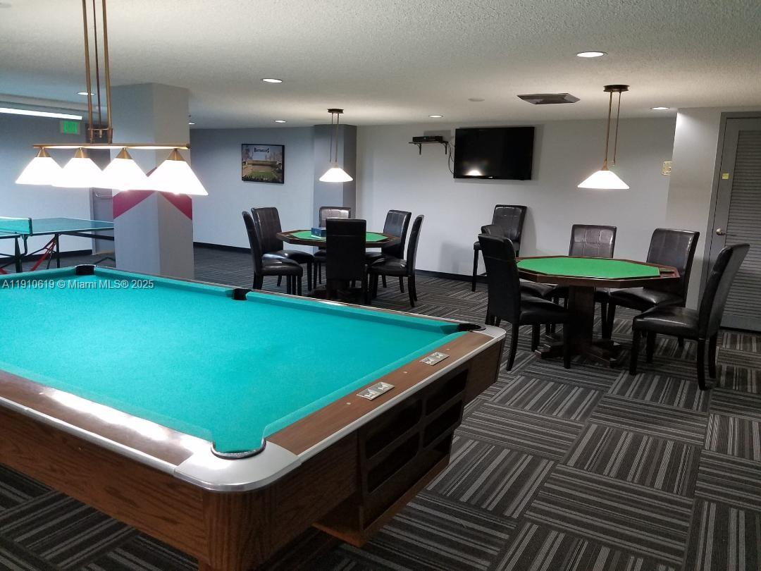 WINSTON TOWERS 500 CONDO - Residential