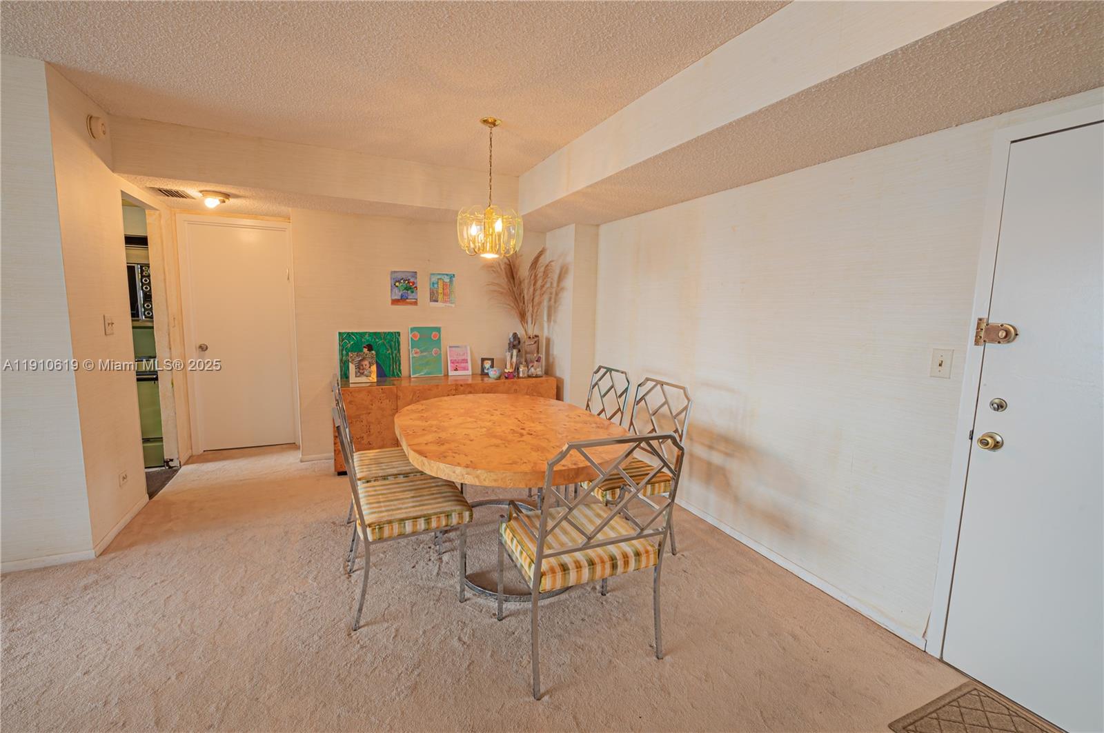 WINSTON TOWERS 500 CONDO - Residential