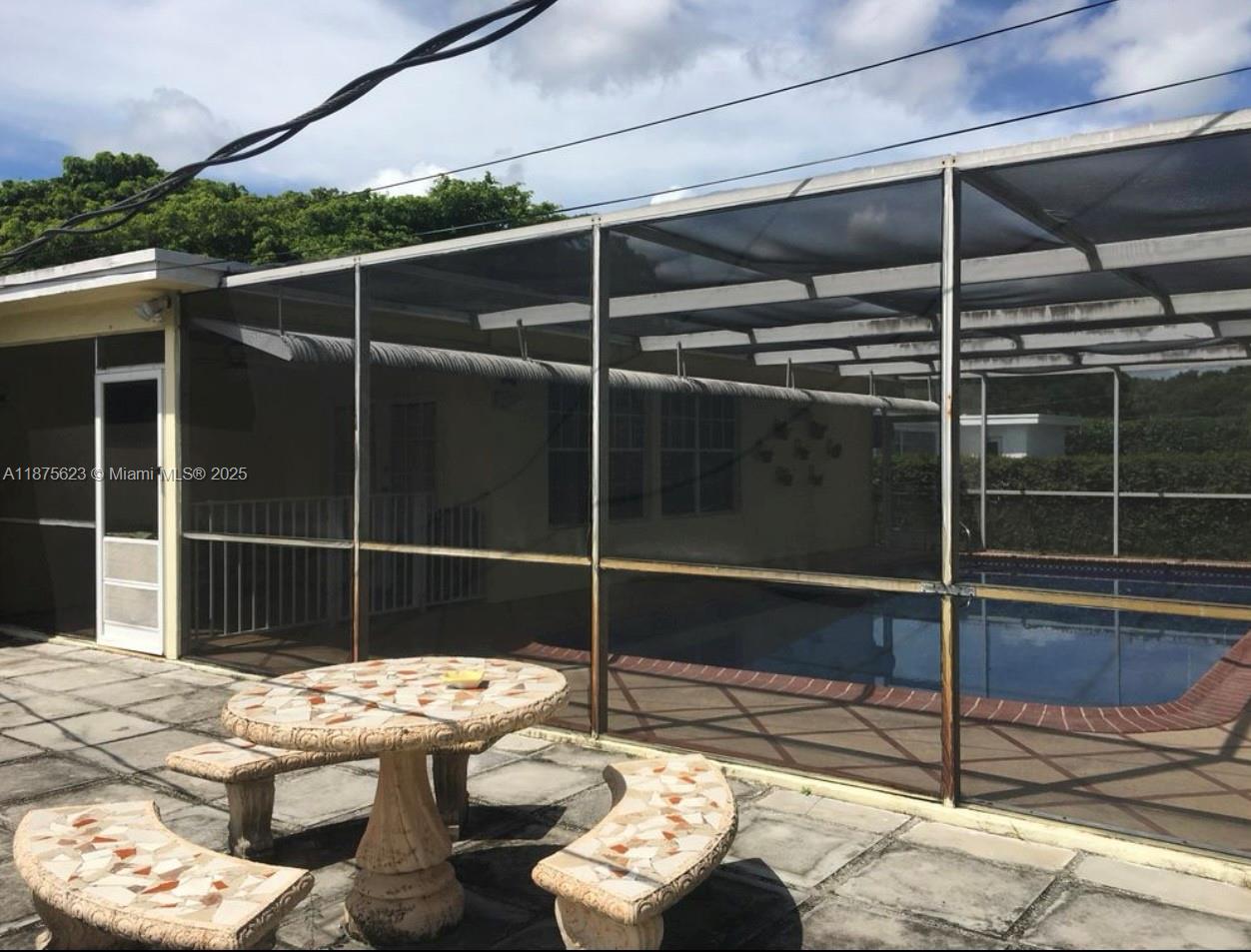 HOLLYWOOD HILLS SECOND AD - Residential