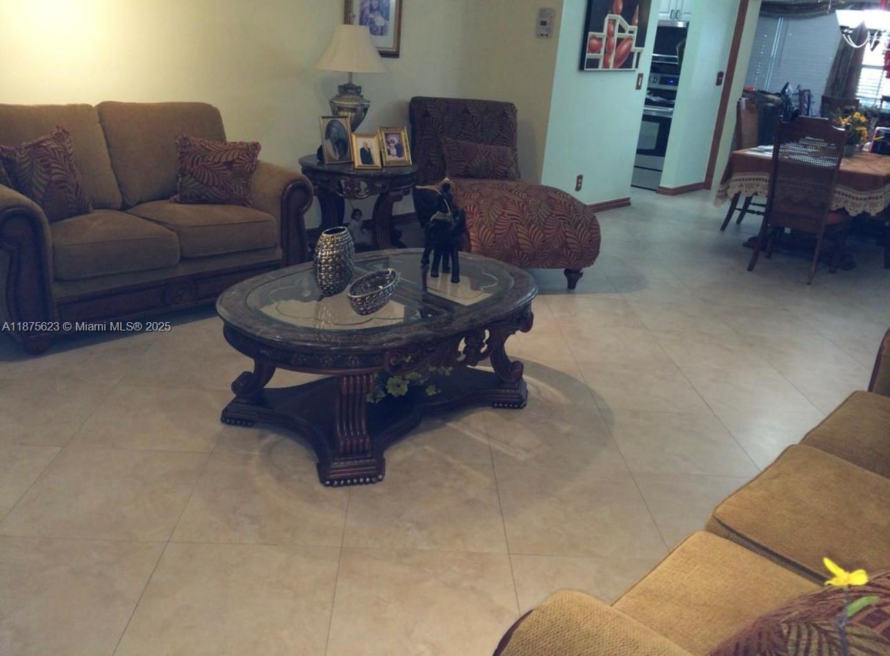 HOLLYWOOD HILLS SECOND AD - Residential